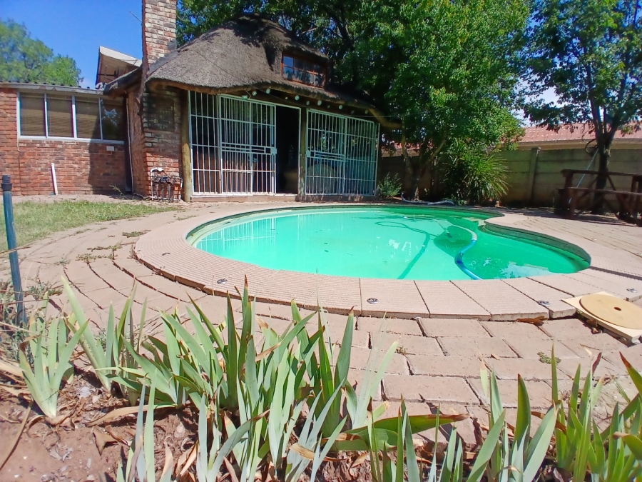14 Bedroom Property for Sale in Universitas Free State